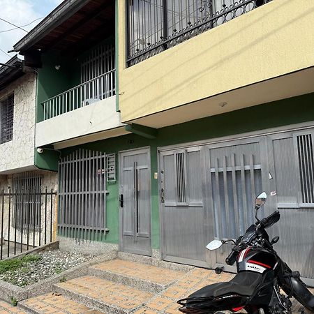 Road Living Home Medellín Esterno foto