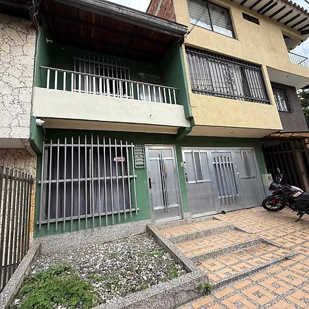 Road Living Home Medellín Esterno foto