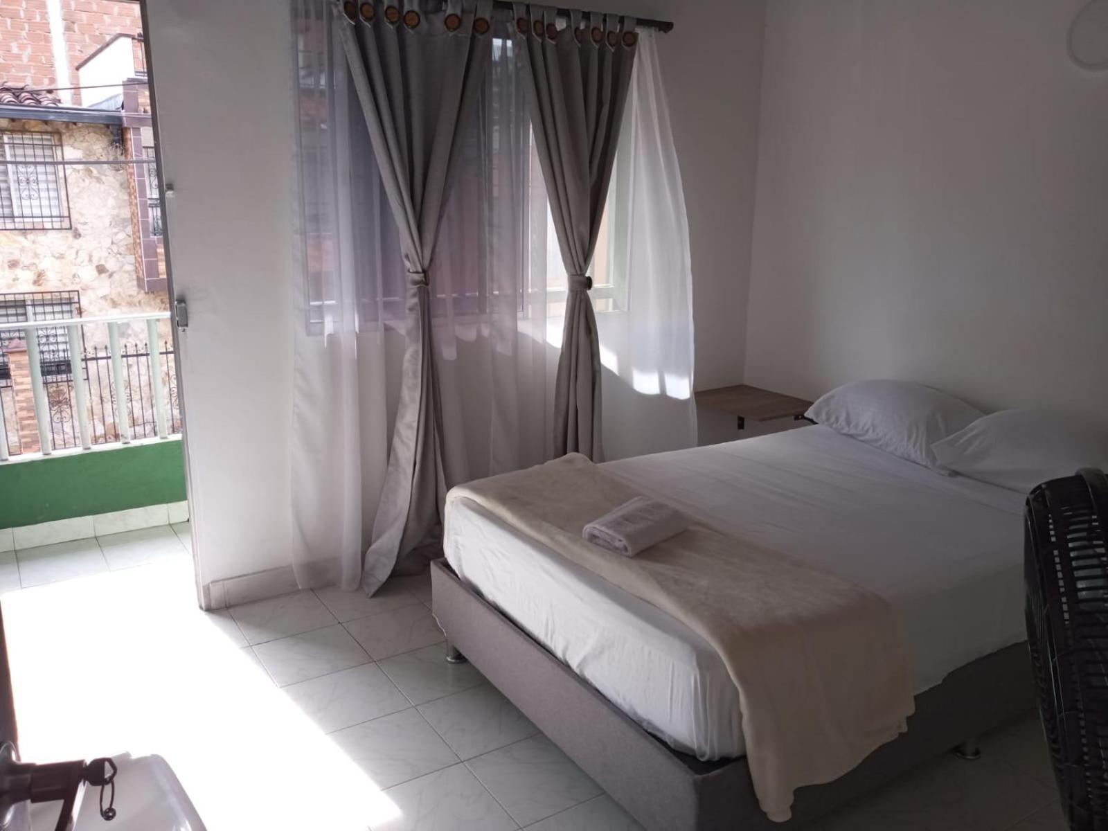 Road Living Home Medellín Esterno foto